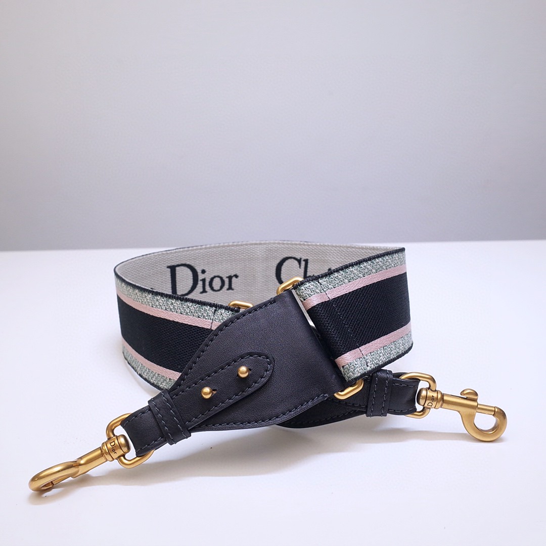 ハンドバッ Dior バックストラップの通販 by Aaaa08's shop｜ディオールならラクマ - 新品未使用 DIOR ラップ
